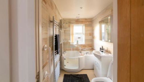 2-Bed Wallington, Sleeps 6, Parking, Near LGW - Foto 2, towels