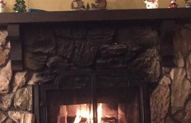 Spacious cozy chalet huge deck over seasonal creek - Foto 61