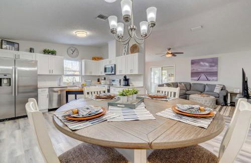 Peaceful Lady Lake Home with Screened-In Porch! - Foto 10