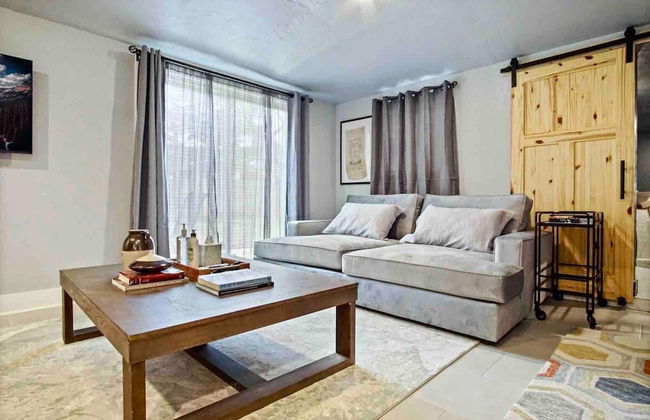 3-story 6-bedroom 4 Bathrooms 3min-asian Dist - Photo 8