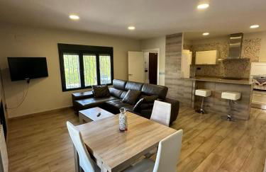 Chalet independiente en zona residencial rural con piscina privada - Foto 25