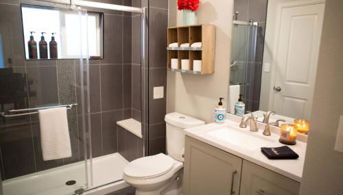 Cozy Bungalow Hot Tub & Fire Pit, Walk Downtown - Foto 4