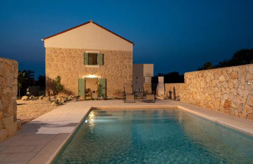 BRAND NEW Stone house MARCELA, 3 double bedrooms, pool - Foto 9