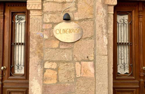 Olive House - Photo 1