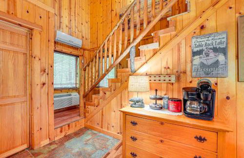 Relax Fireside! Hot Tub Haven on Table Rock Lake - Foto 13