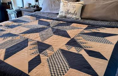 Luxury Covered Wagon, Rooterville Animal Sanctuary - Foto 4