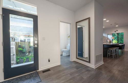 3 bed 3 bath Modern Luxury Home with Hot Tub and Rooftop Patio - Foto 42