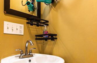 Ground-Level 2B2B Apt in Bryn Mawr w Parking - Foto 11