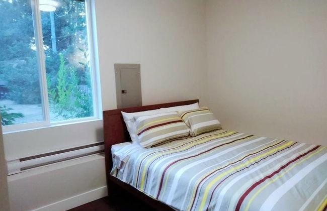 B - Sechelt Private Coastal Home - Photo 3