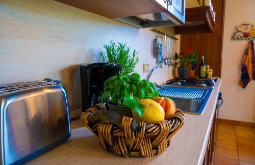 HOST4U - BORGATA VALLONE Apartments with Stunning Garden and Parking - Foto 12