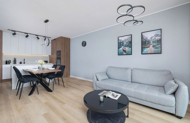 Bright Apartment With Parking by Renters - Photo 14