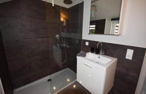 Holiday Home in Forest with Terrace & BBQ - Foto 65