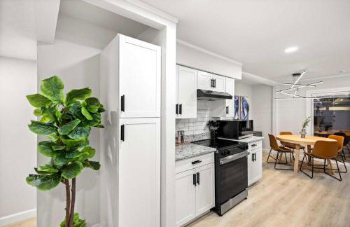 5-BD 2 5-BA Modern Retreat w Games & Hot Tub - Foto 14