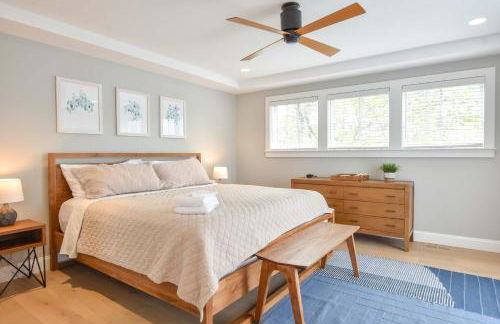 Gorgeous Architectural Home w Water Views - Foto 15