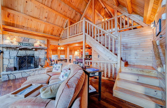 Mount Snow Cabin with Private Hot Tub by RedAwning - Foto 18