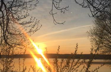 FeWo mit 3 SZ, direkte Innenstadtlage, Südterrasse, Parkplatz auf dem eigenem Privatgrundstück, 2x E-Bike und E-Autoladesäule inklusive, Konzertkirche, Schauspielhaus, FH, Jahnsportforum sowie der Tollensesee sind fußläufig in ein paar Minuten erreichbar - Foto 7