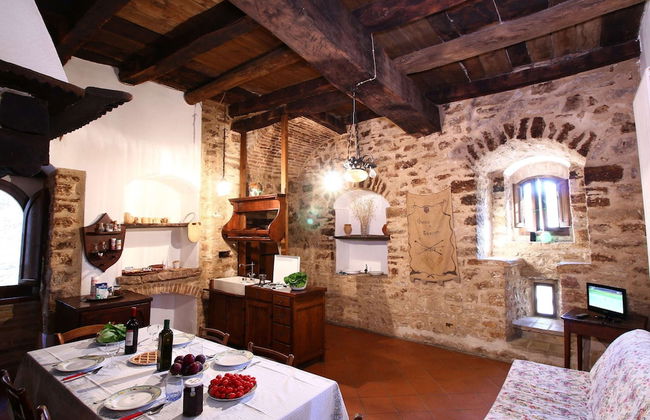 Historic Castle With View - Photo 23