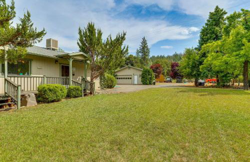 Scenic Riverfront Escape with Sauna in Junction City - Foto 23