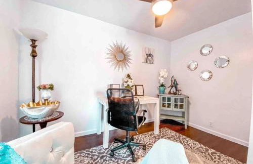 Cozy beach home walking distance from ocean - Foto 33