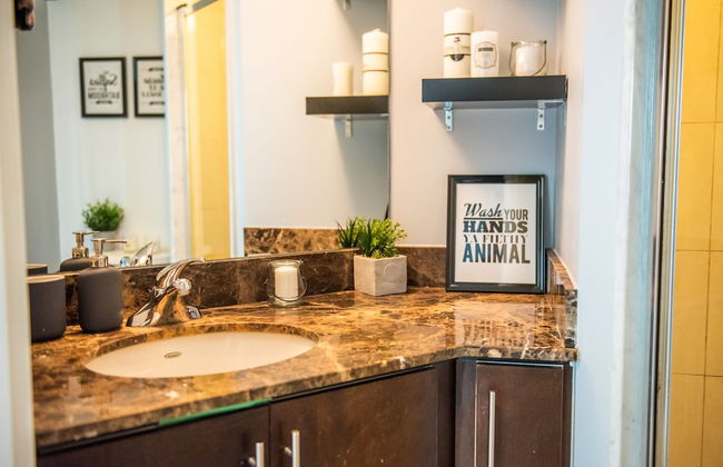 QuickStay CN Tower View Condo in Fort York - Foto 67