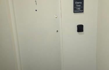 Elegant 2BR Escape Ideal for Long Stays - Foto 23