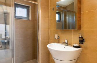 Villa Serenity - With Private Heated Pool - Foto 34