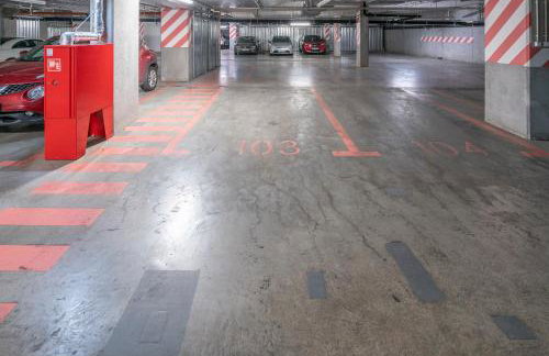 Elegant apartment with private garden, AC and garage, near airport - Foto 22