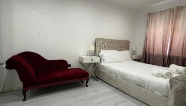 2BR Bungalow with Parking - Sunbeam Haven - Foto 2