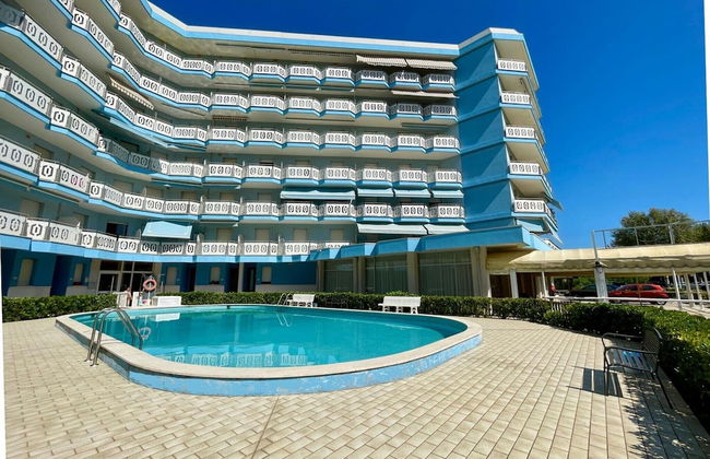 Sea Front Apartment in a Residence With Pool - Foto 8