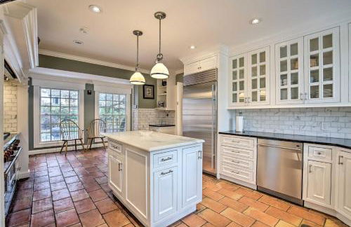 Spacious Estate with Courtyard 2 Miles to Downtown! - Foto 6