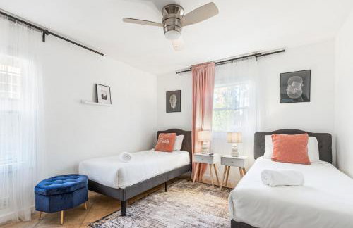 Modern Oasis with Pool & Jacuzzi near Universal Studios - Foto 6