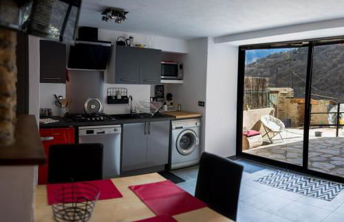 Le nid d' évol gite avec balnéo,terrasse et vue sur la montagne - Foto 15