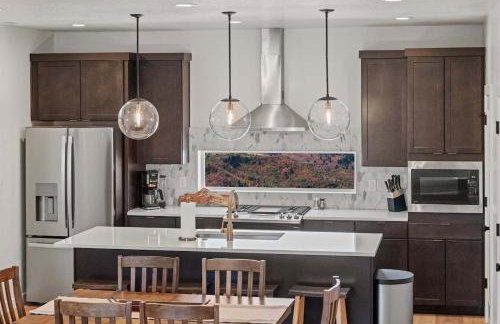 Focus Up at the Mountains Ski Retreat Hot Tub MTN Green - Foto 7