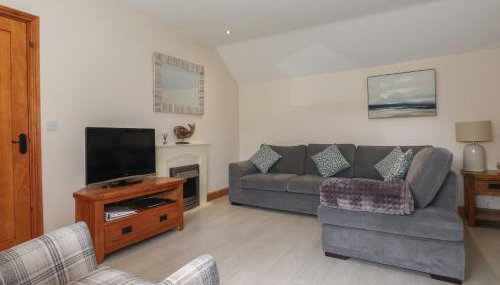 Daisy Nook - Photo 3