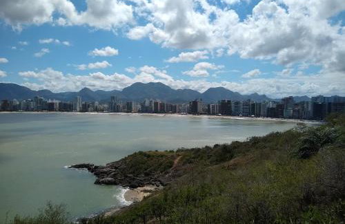 Edf Gil Nogueira - Praia do Morro - GUARAPARI - ES - Brasil - 4º Andar TELA Proteção - FRENTE Sol Manhã - 02 quartos com Split - WIFI - Varanda Gourmet com CHURRASQUEIRA - 02 elevadores - 01 Vaga - PISCINA - Sauna - Portaria 24 HRS - 50m da Praia do Morro - Photo 51