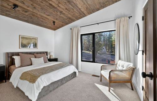 The Luxe House | Upscale Cabin w/ Hot Tub & Fire Pit! - Foto 15