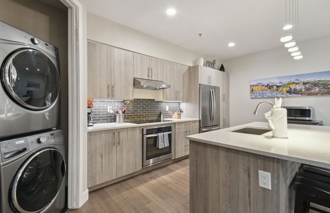 Graffiti & Skyline | RiNo Art Lofts - Foto 11