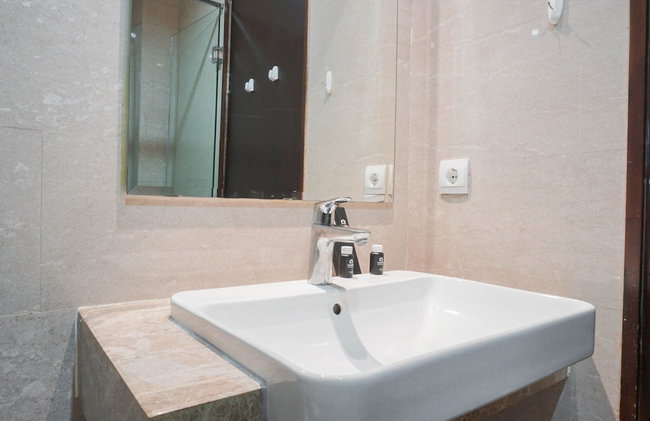 Best Studio with Pool View at Menteng Park Apartment - Photo 11