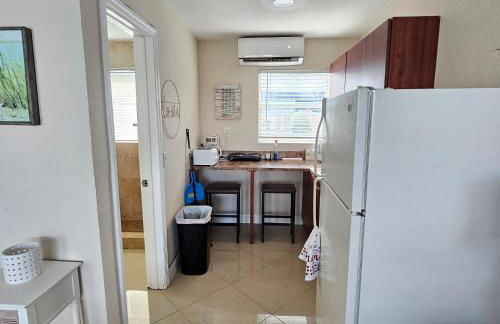 Prime Location Gateway with Pool & Patios, Near Beaches, Groceries and Restaurants - Photo 62