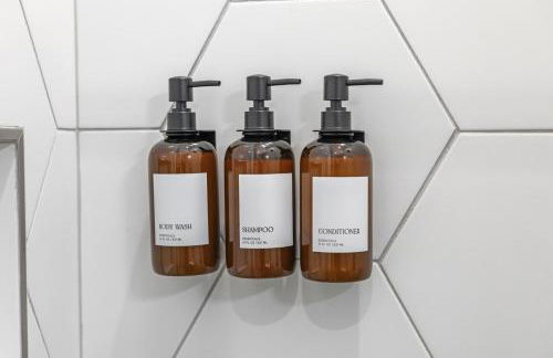 Trendy 1BR w 10ft Ceilings FREE Parking Pet Friendly - Foto 10