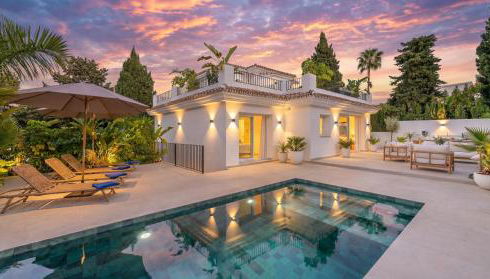 VACATION MARBELLA I Villa Ava, Private Heated Pool, Rooftop Hot Tub, Sauna, Luxury Interior, Golf and Sea Nearby - Foto 2