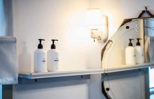 The Swiss Hill Farmhouse - 5 Bedrooms w Hot Tub - Foto 37