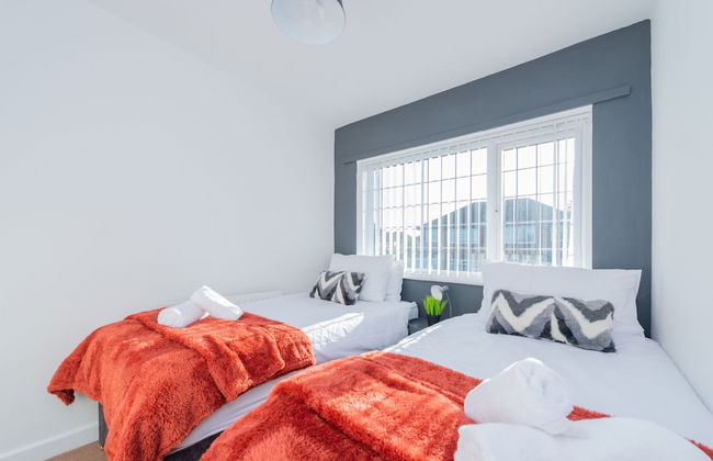 Premium 4 Bed Detached in Heswall - Photo 4