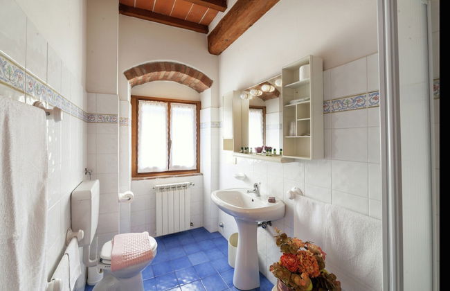 Farmhouse in Poppi With Pool & Valley Views - Foto 17