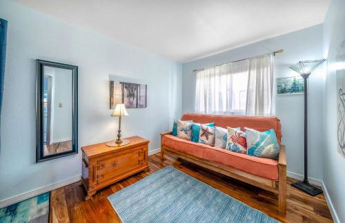 Succulents and Seashells - Coastal Paradise by Beach - Foto 48