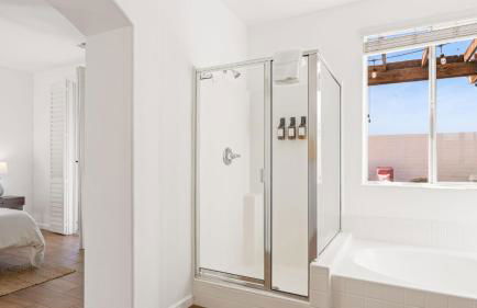 Desert Oasis w Pool Spa BBQ Outdoor Dining Under the Palms Calle Tolosa by AvantStay - Foto 31