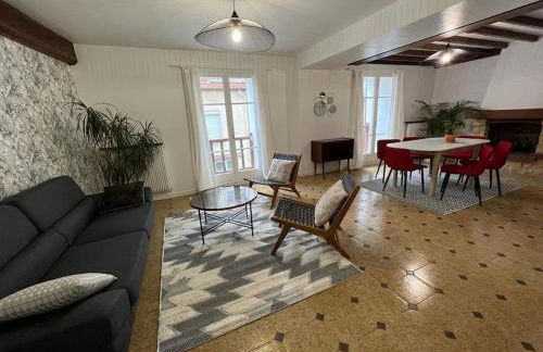 SPACIEUSE MAISON DE VILLE avec garage privé fermé - Foto 1