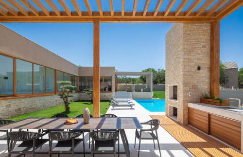 Luxury Villa Silence with Heated Pool - Photo 2