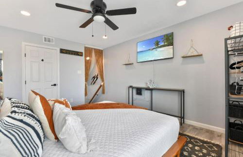 Stay Awhile Condo Minutes to Beach with Pool - Foto 12