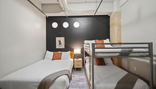 Stunning Downtown Apartment with Pool, Laundry, Parking - Foto 2